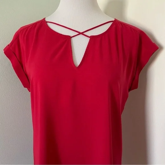 Express Women’s Short Sleeved Criss Cross Neck Red Blouse Size M - Picture 3 of 9